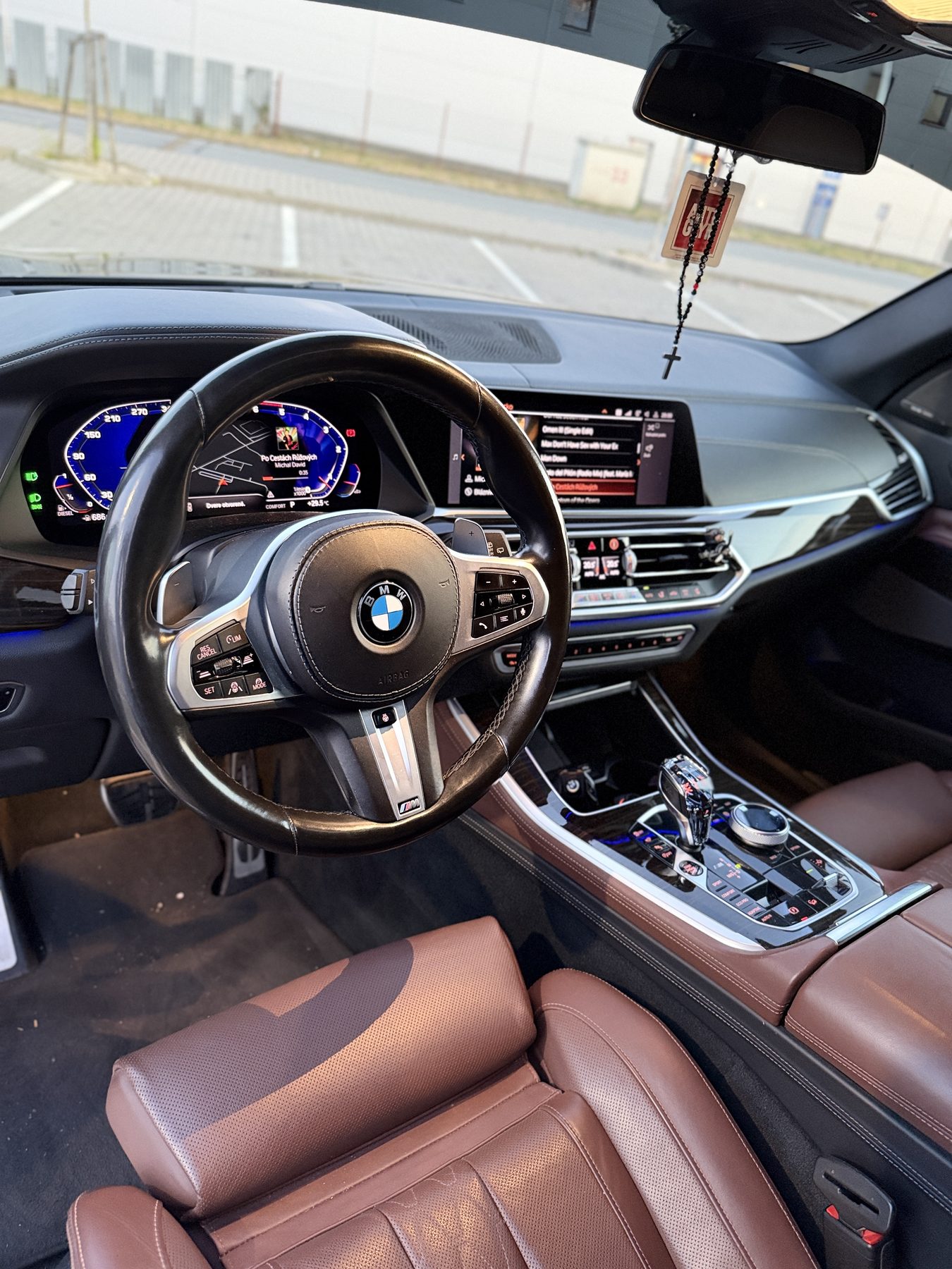 BMW X5 M50d — fotografia 6