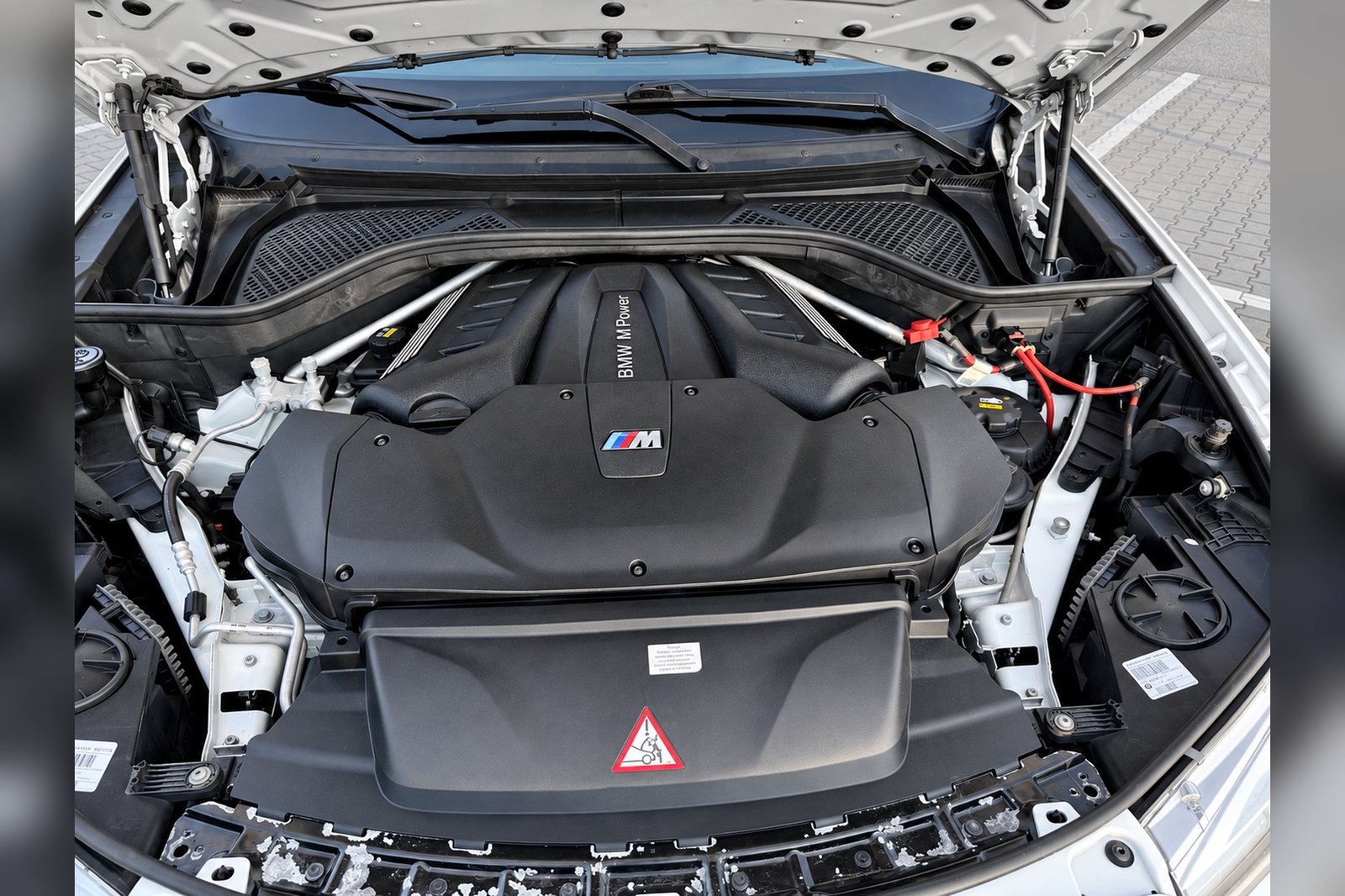 BMW X5 M F85 — motorový priestor