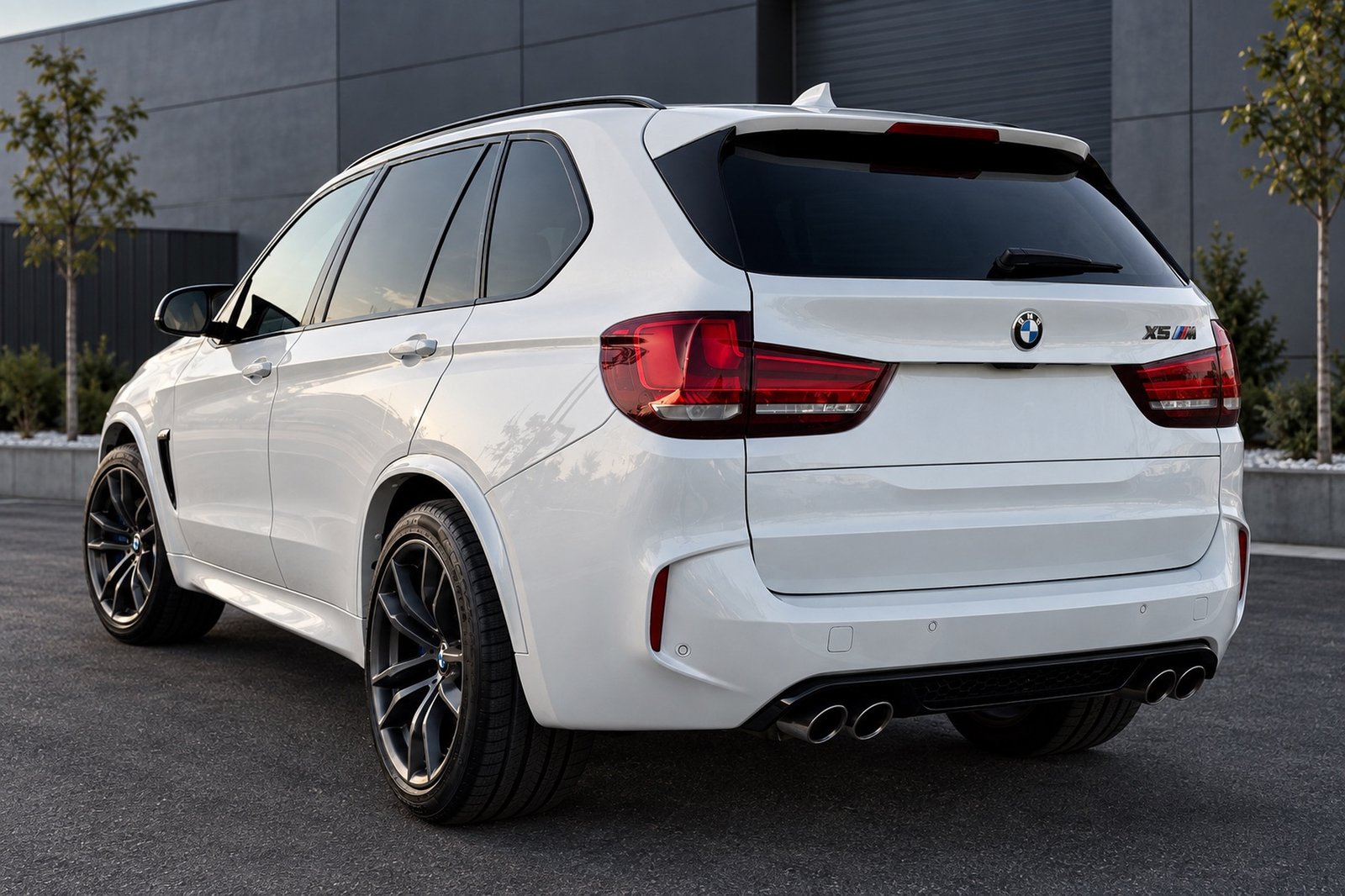 BMW X5 M F85 — zadné trištvrte