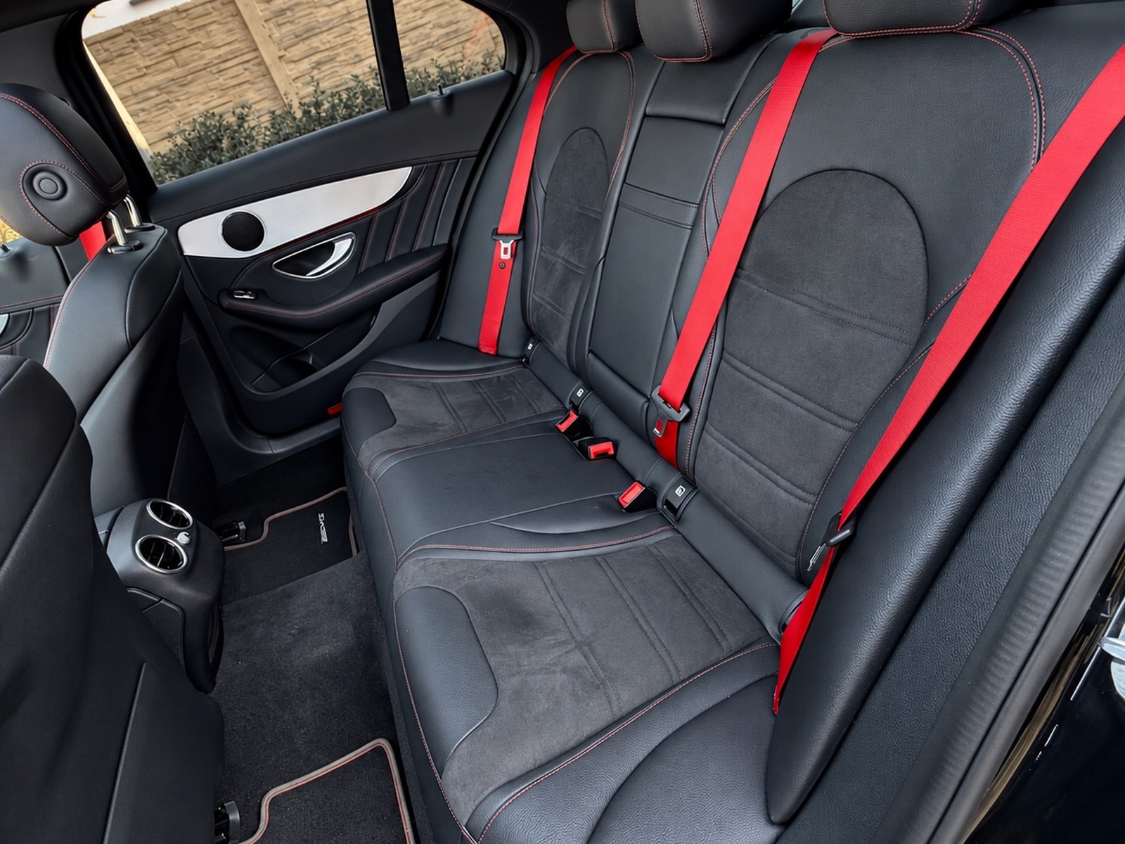 Mercedes-AMG C 43 4MATIC — zadné sedadlá