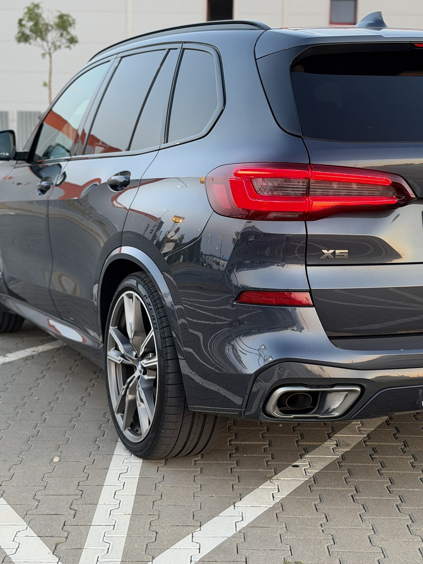 BMW X5 M50d — fotografia 8